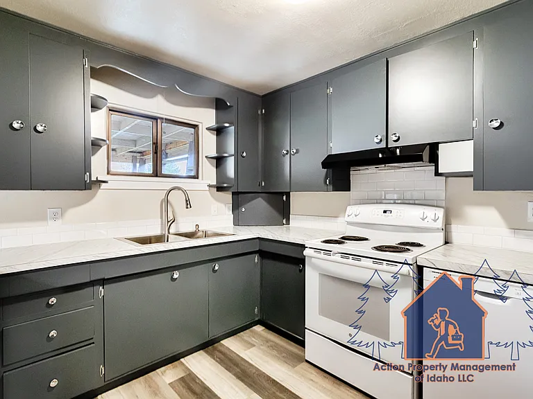 1013 W Willow Ave — Photo 11