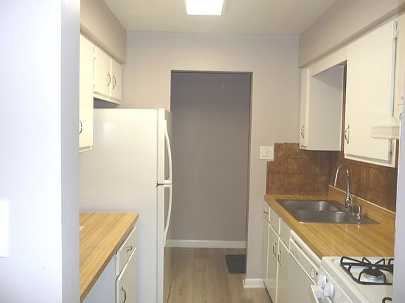 2nd image of 15715 Peggy Ln APT 1