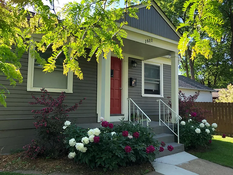 1611 Washington St — Photo 2