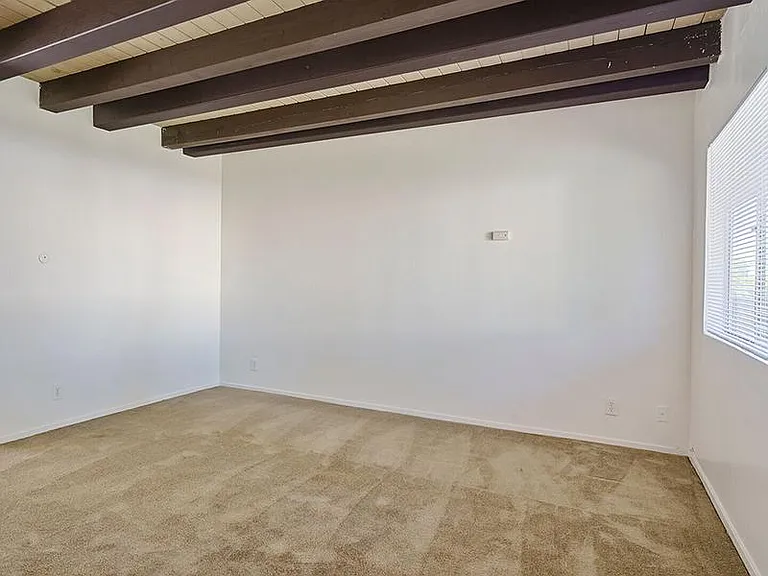 Manchester Apartments — Photo 14