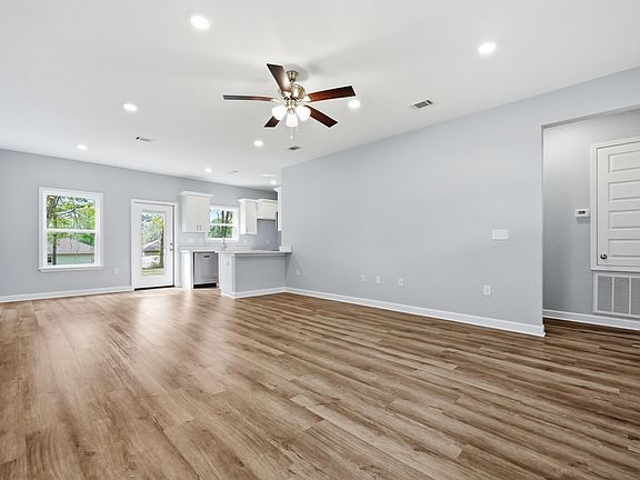 4th image of 2588 Kingston Rd