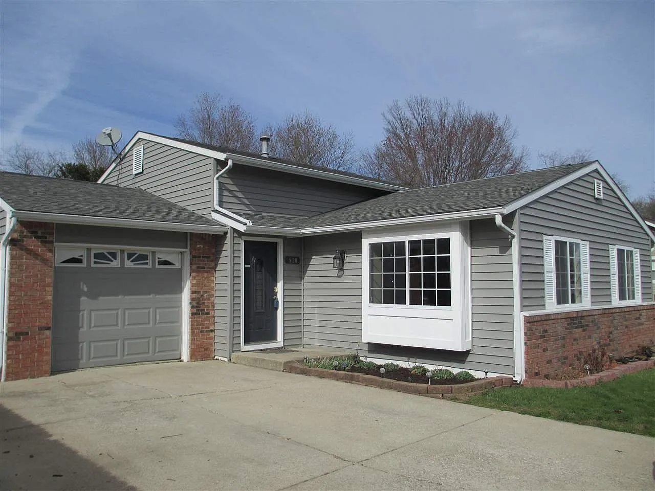570 W Ladd Ave photo 1