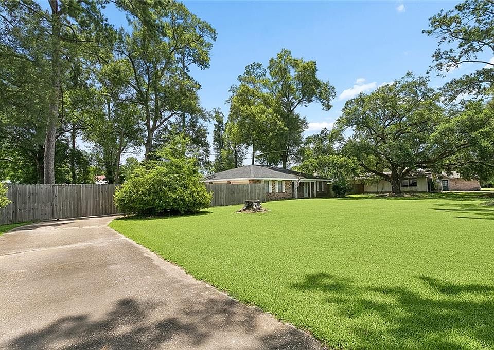 1st image of 130 Beechwood Dr