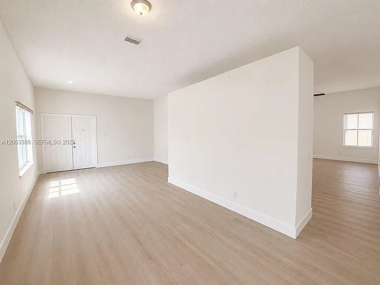 837 Tanglewood Cir — Photo 8