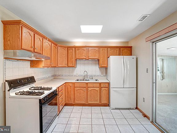 2nd image of 3723 Fairfield Ln