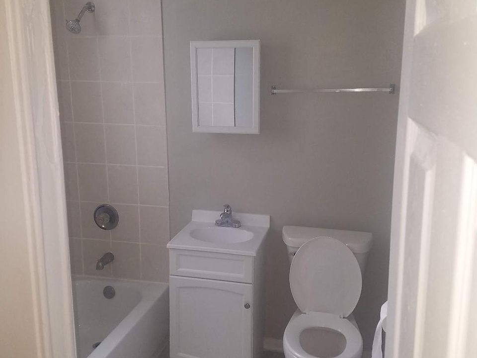 2nd image of 1511 W 66th St #2