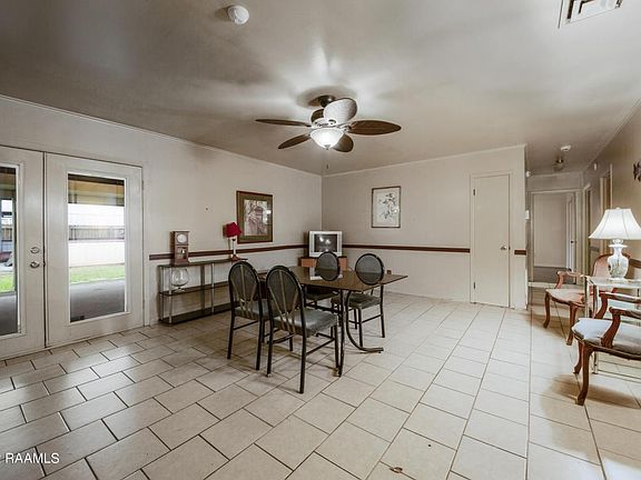 4th image of 122 Leisure Ln