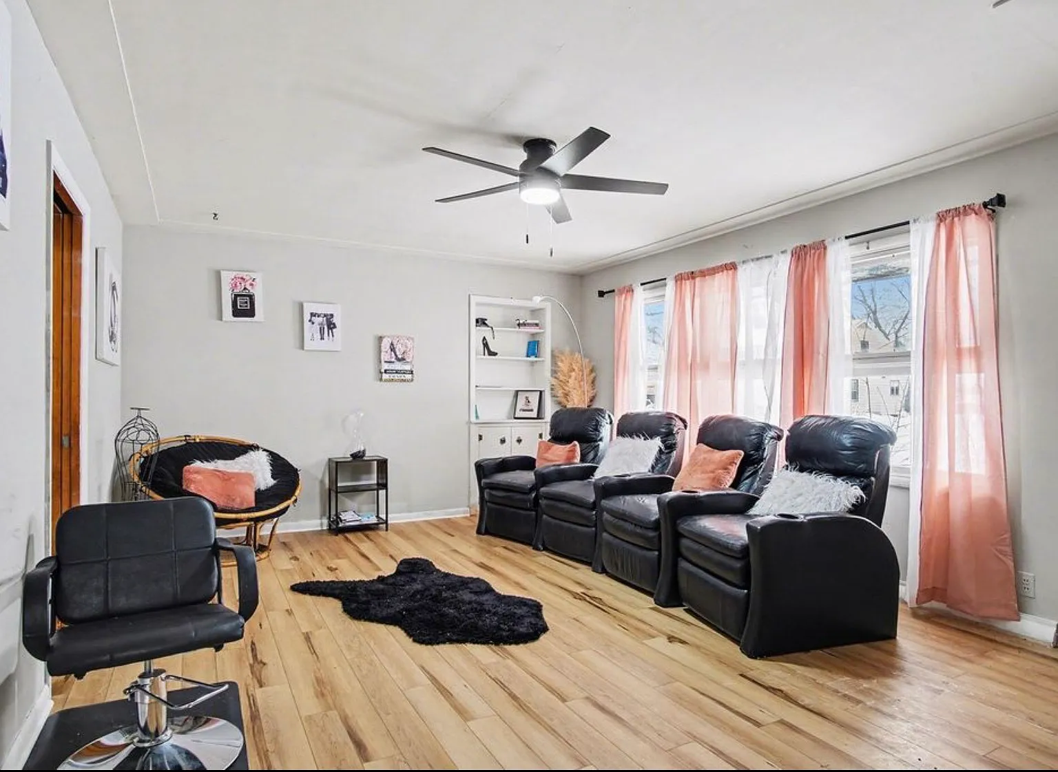 3 bed, 1232 sqft, $2,250 — Photo 2
