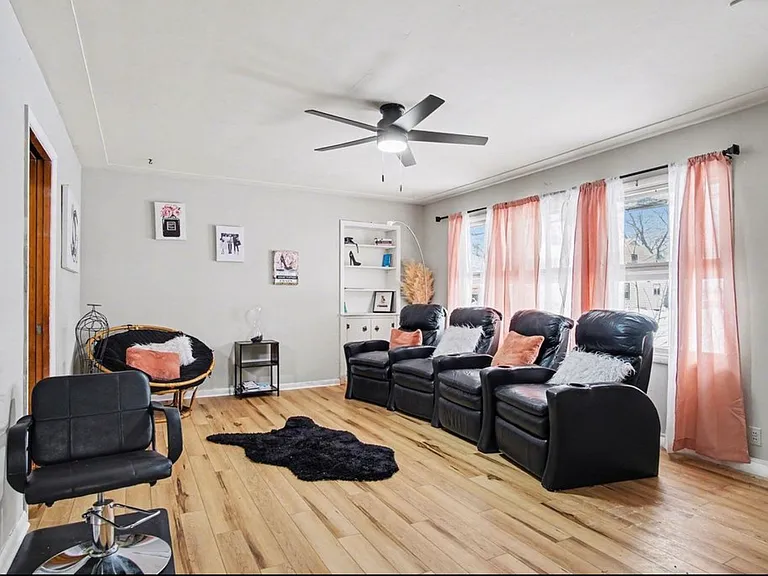 1759 Cambridge Dr SE — Photo 2