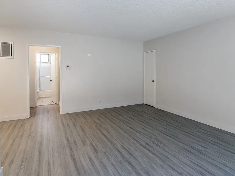 3662 Keystone Ave — Photo 5