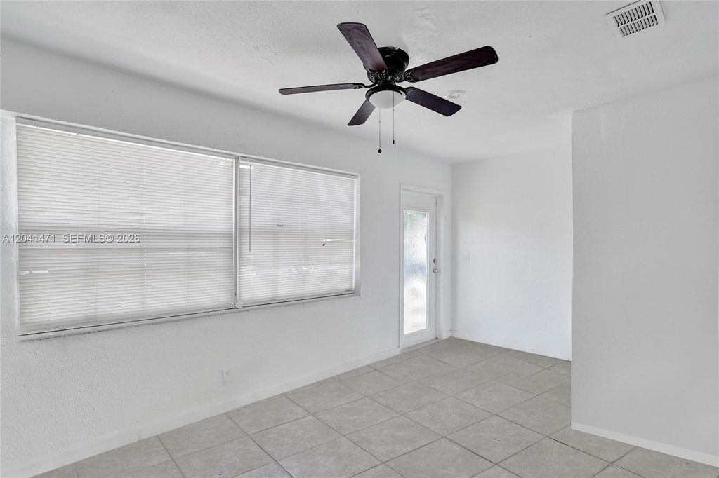 701 SW 7th St, photo 4