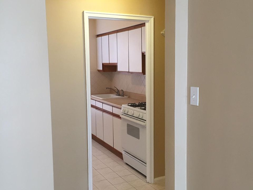 1st image of 11 Green Acres Dr APT 127