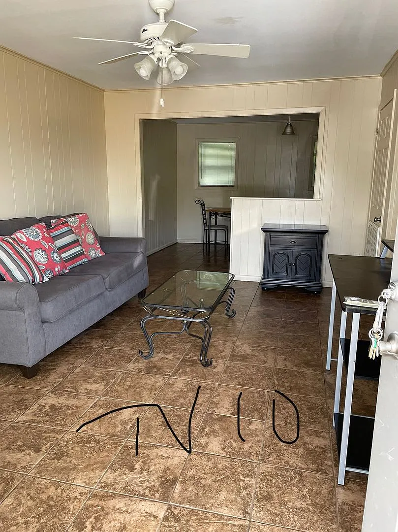 Building Photo - 606 S Trenton St #10