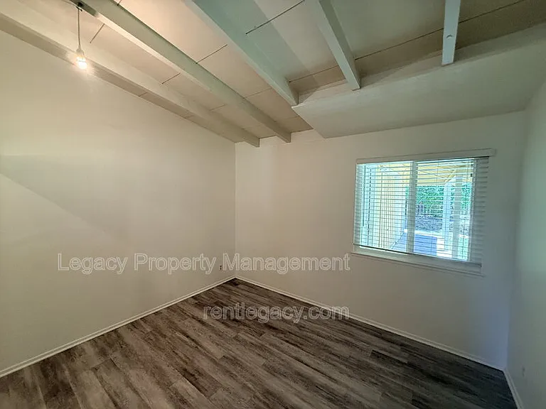 3844 Milton Way — Photo 23