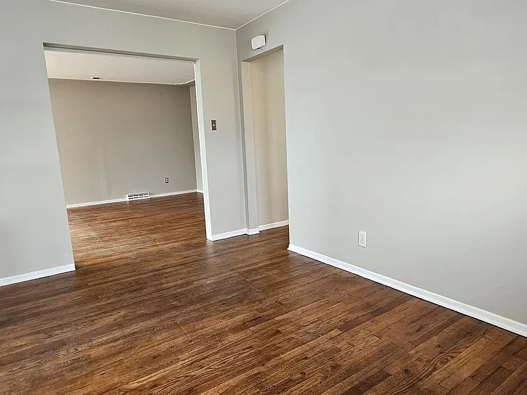 1136 Akron St — Photo 18