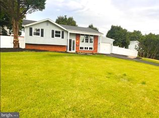 101 Spruceglen Dr, Newark, DE 19711