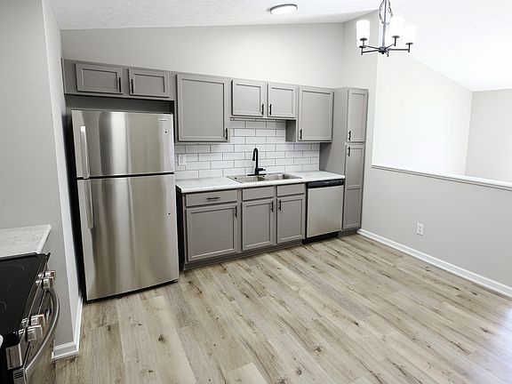 2nd image of 419 & 421 Elizabeth Ln #421