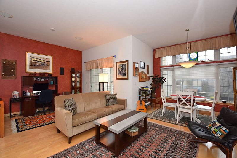 1st image of 2571 N Farwell Ave