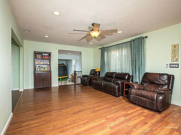 3rd image of 9355 Marilla Dr