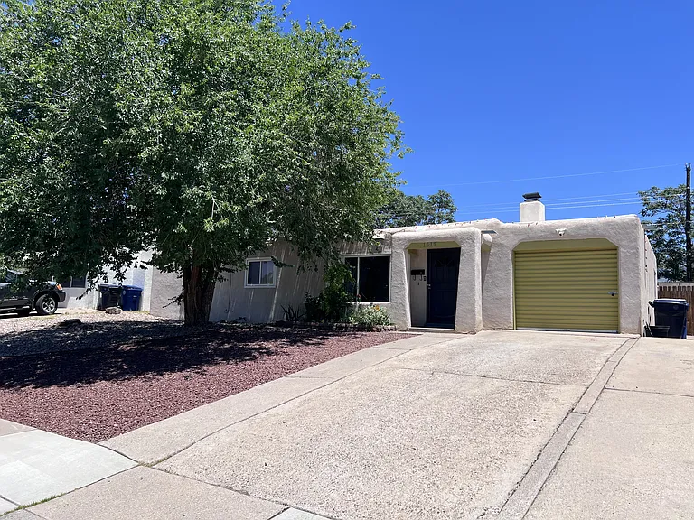 1512 Hoffman Dr NE — Photo 1
