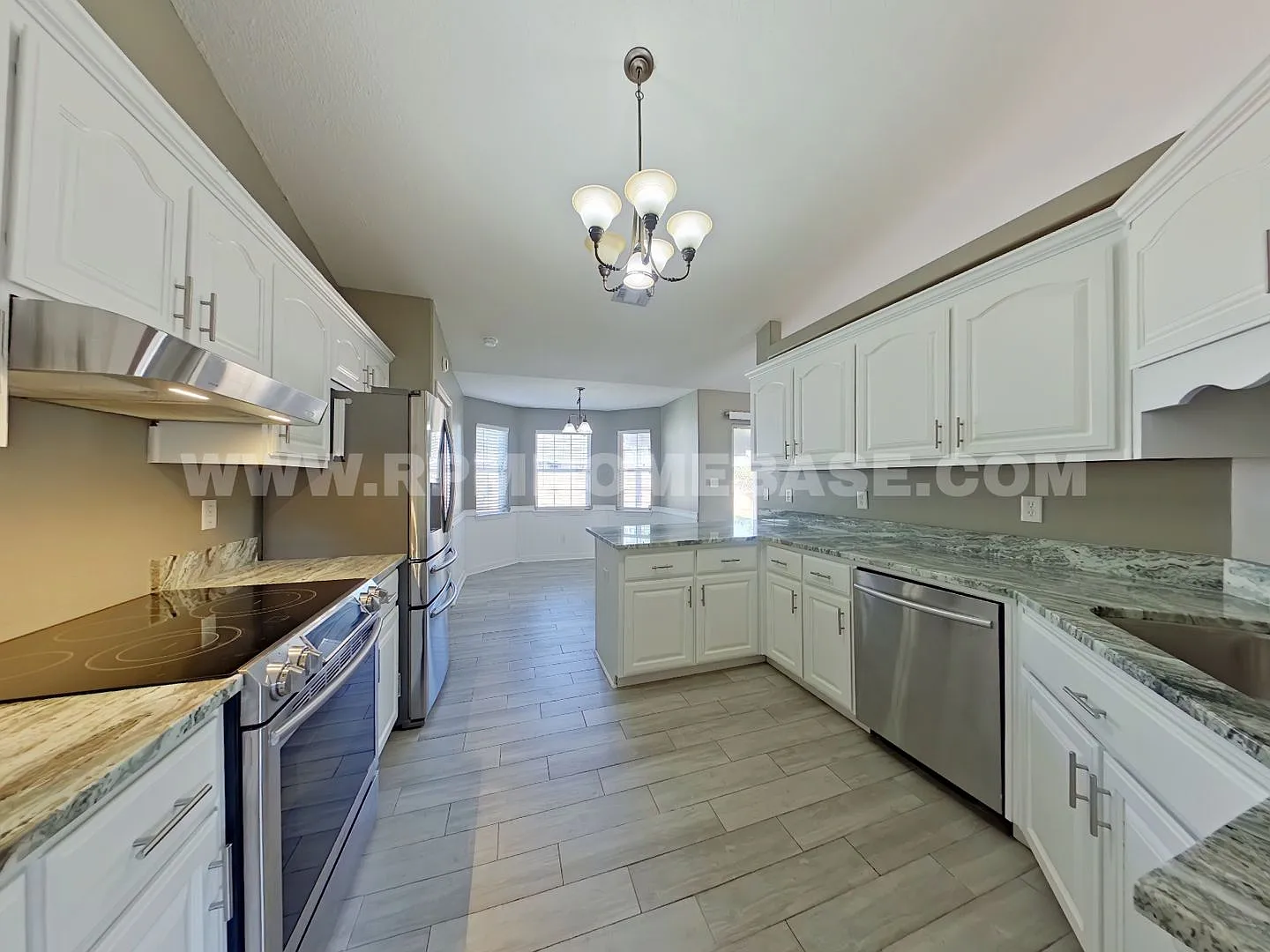 Charming 3-Bedroom Home in the Hidden Estates Community of Navarre — Photo 4