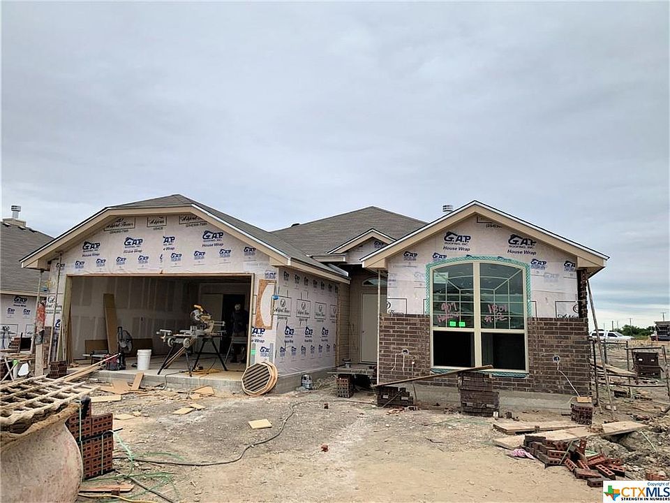 1st image of 907 Hickory Dr