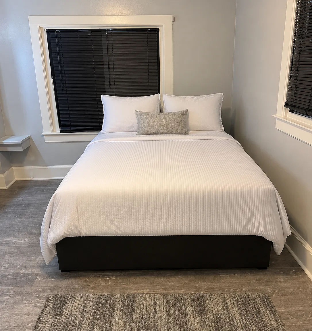 Studio, 900 sqft, $1,095 — Photo 1