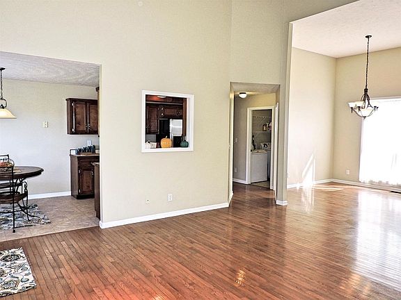 5th image of 3891 Benjamin Dr