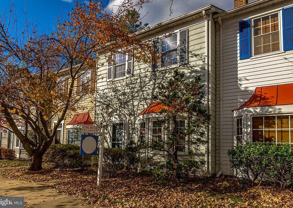 1st image of 9816 Oakdale Woods Ct