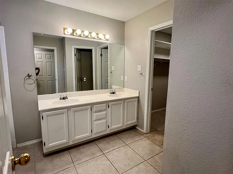 1156 Tetbury Ln — Photo 15