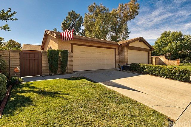 1st image of 23536 Lampara Dr