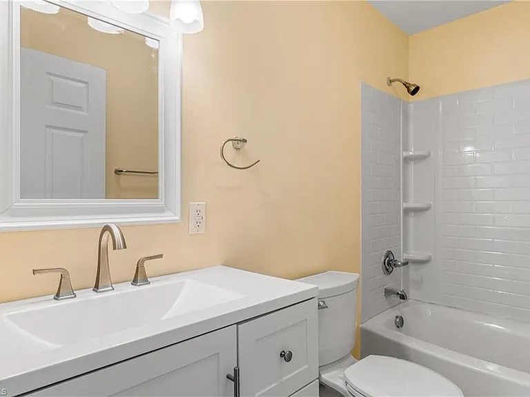 810 Elwell Ave — Photo 23