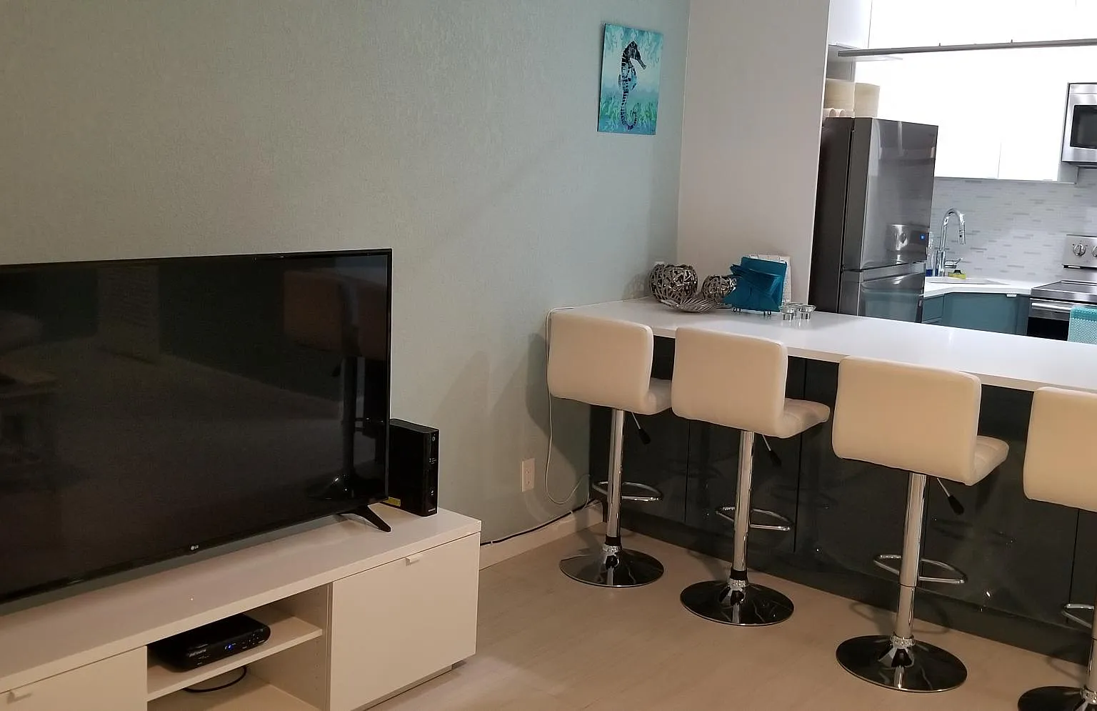 2 bed, 805 sqft, $3,200 — Photo 3