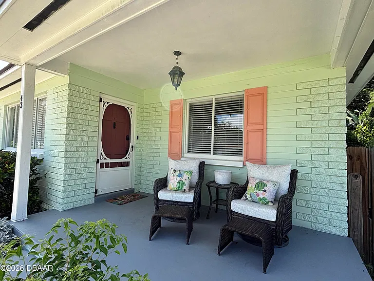 43 Warwick Ave — Photo 2