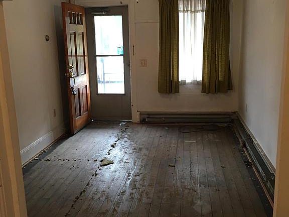 5th image of 19 W Carroll St