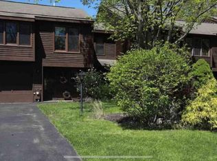 240 Woodscape Dr, Albany, NY 12203