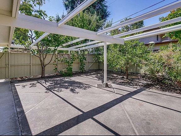 3rd image of 1011 Moreno Ave