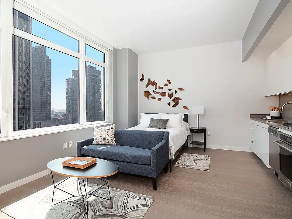 42 W 33rd St #33F