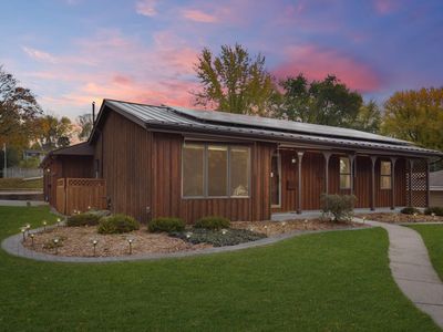 2135 Parkfield Dr, West Bend, WI, 53090