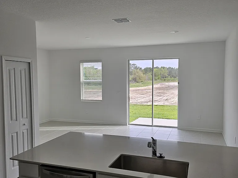 3050 Chantilly Dr — Photo 4