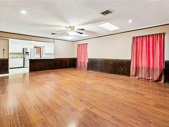 4th image of 1112 N Woodlawn Ave