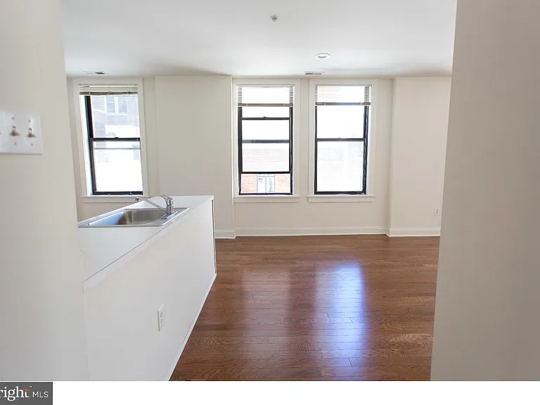 1411-4 Walnut St #804 — Photo 6