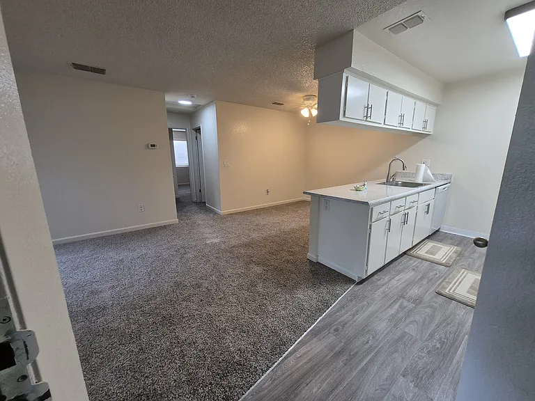 Foxworth Apartments — Photo 40