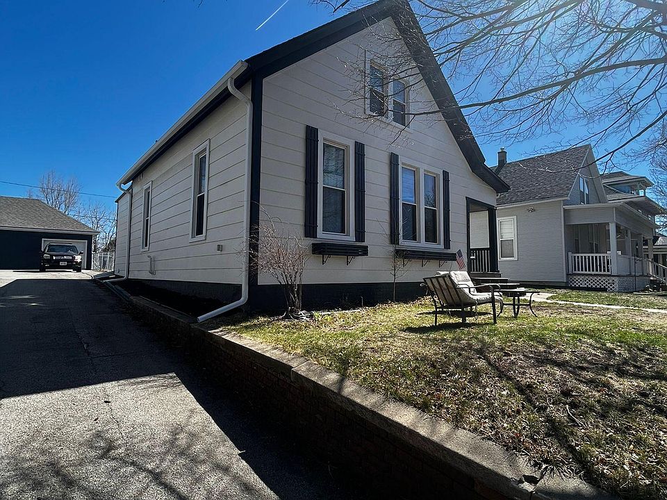 1st image of 2145 S 33rd St #1/2