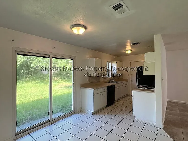 121 Berkley Dr — Photo 9