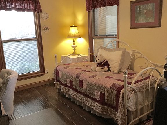 Downstairs bedroom no 2