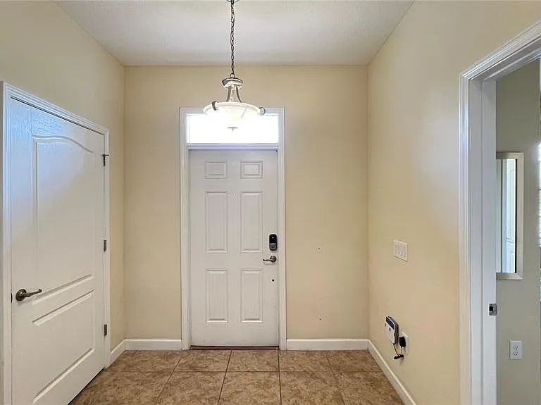 2353 Victoria Dr — Photo 5