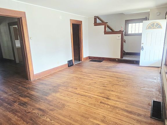 5th image of 3110 Peach St