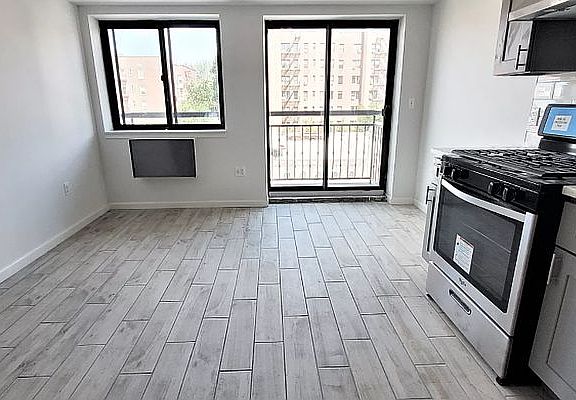 4th image of 25-28 Broadway #6L