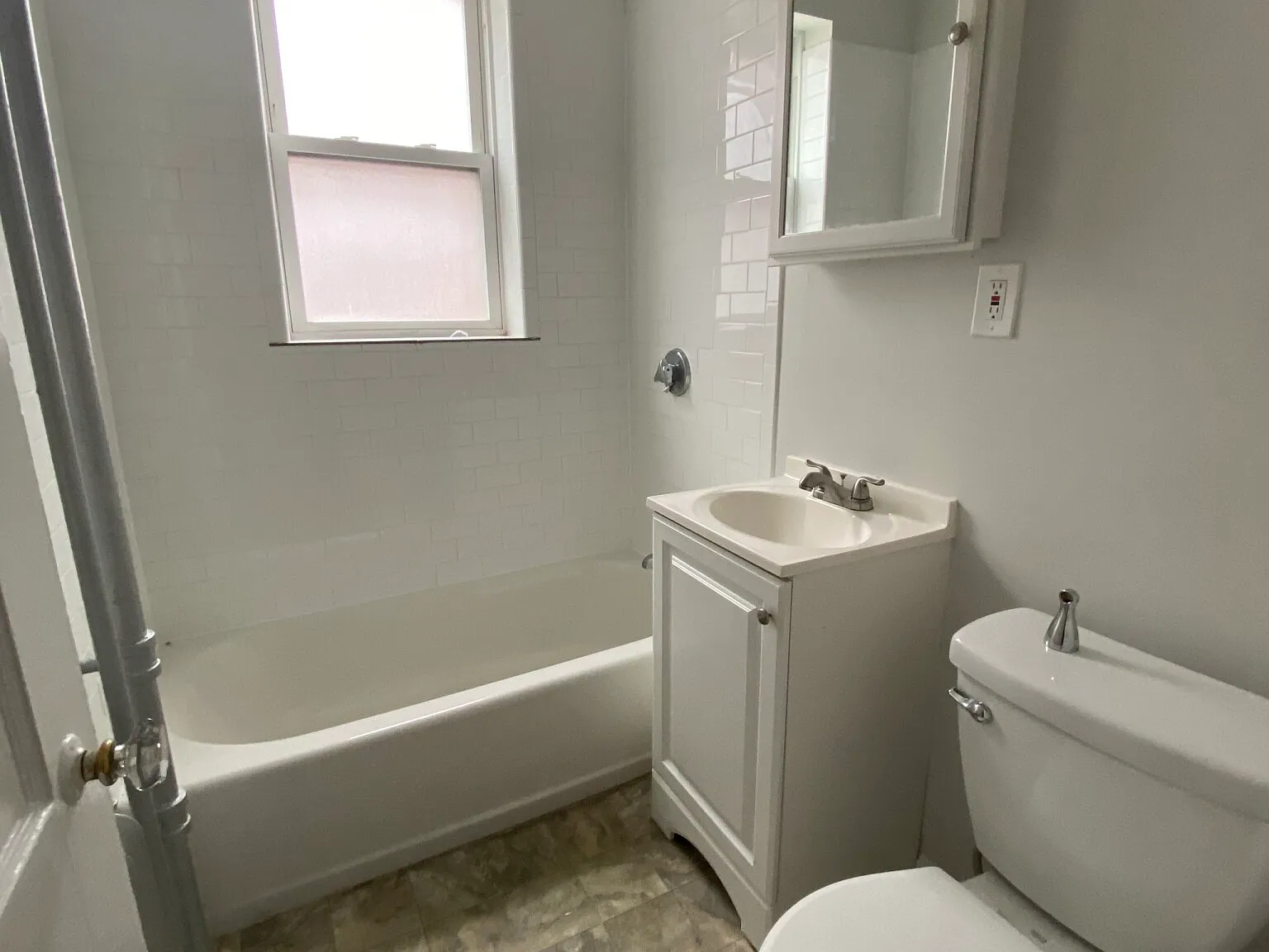 2 bed, 9999 sqft, $2,400 — Photo 3